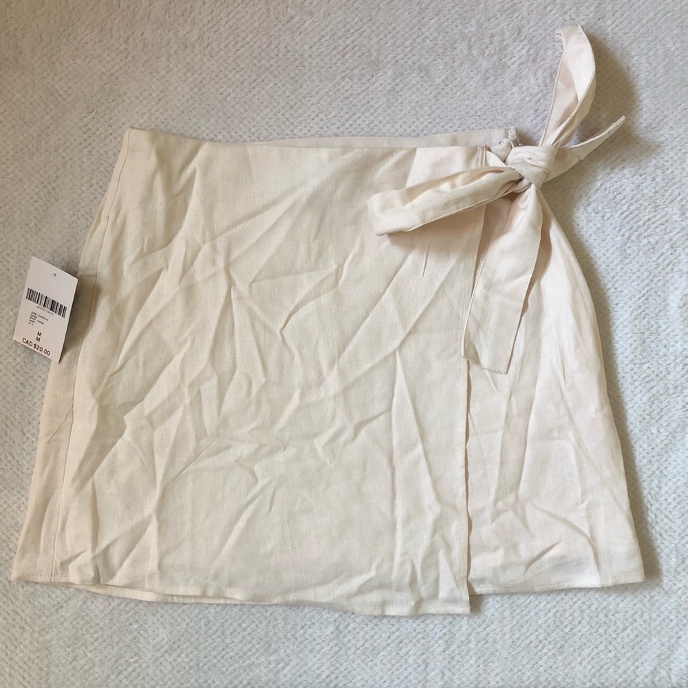 NWT Cream tie up skirt